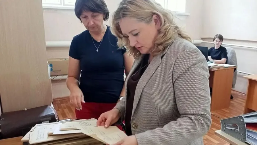Рабочий визит в архивный сектор отдела организационно-кадровой работы администрации Лысковского муниципального округа