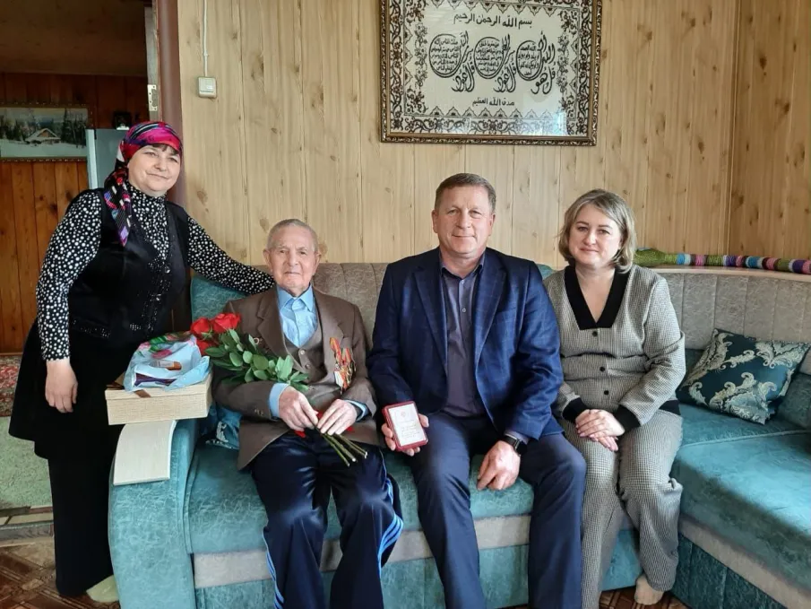 Вручение памятных медалей к 80-летию Победы в Великой Отечественной войне