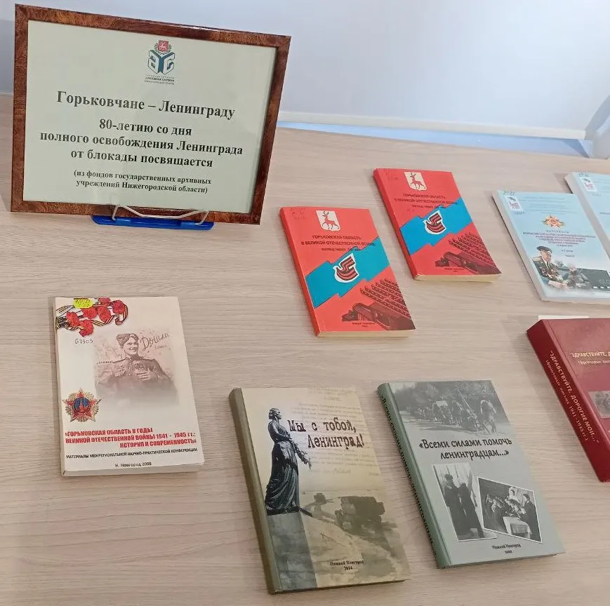 Руководитель комитета Б.М. Пудалов открыл выставку в Русском музее фотографии