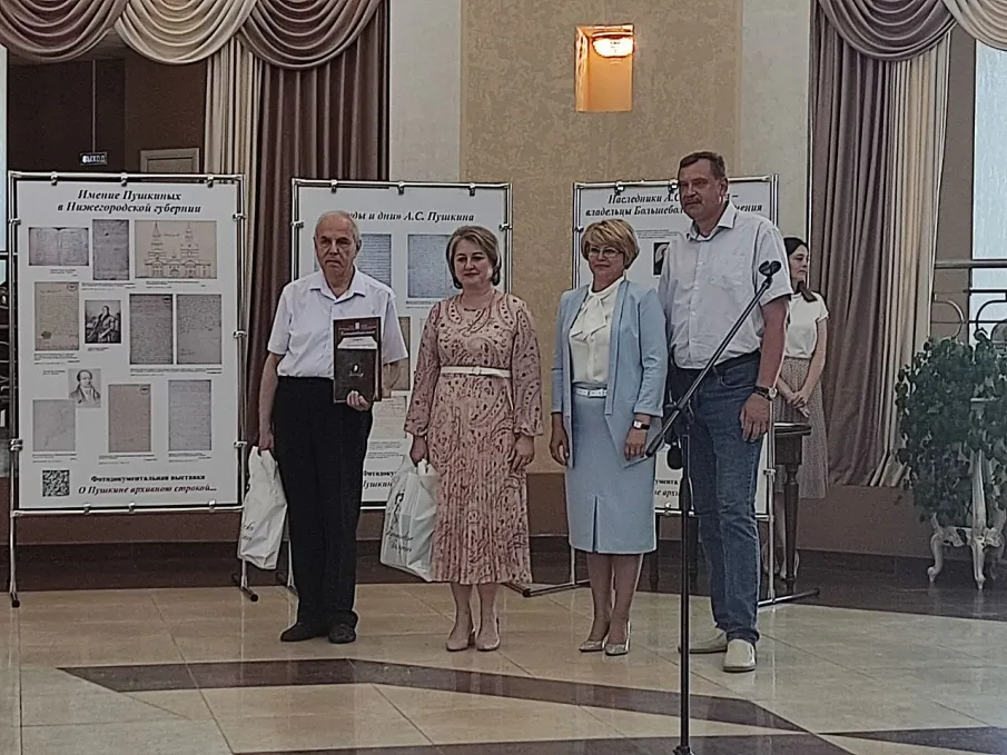 Об открытии фотодокументальной выставки "О Пушкине архивною строкой..." в Большом Болдино